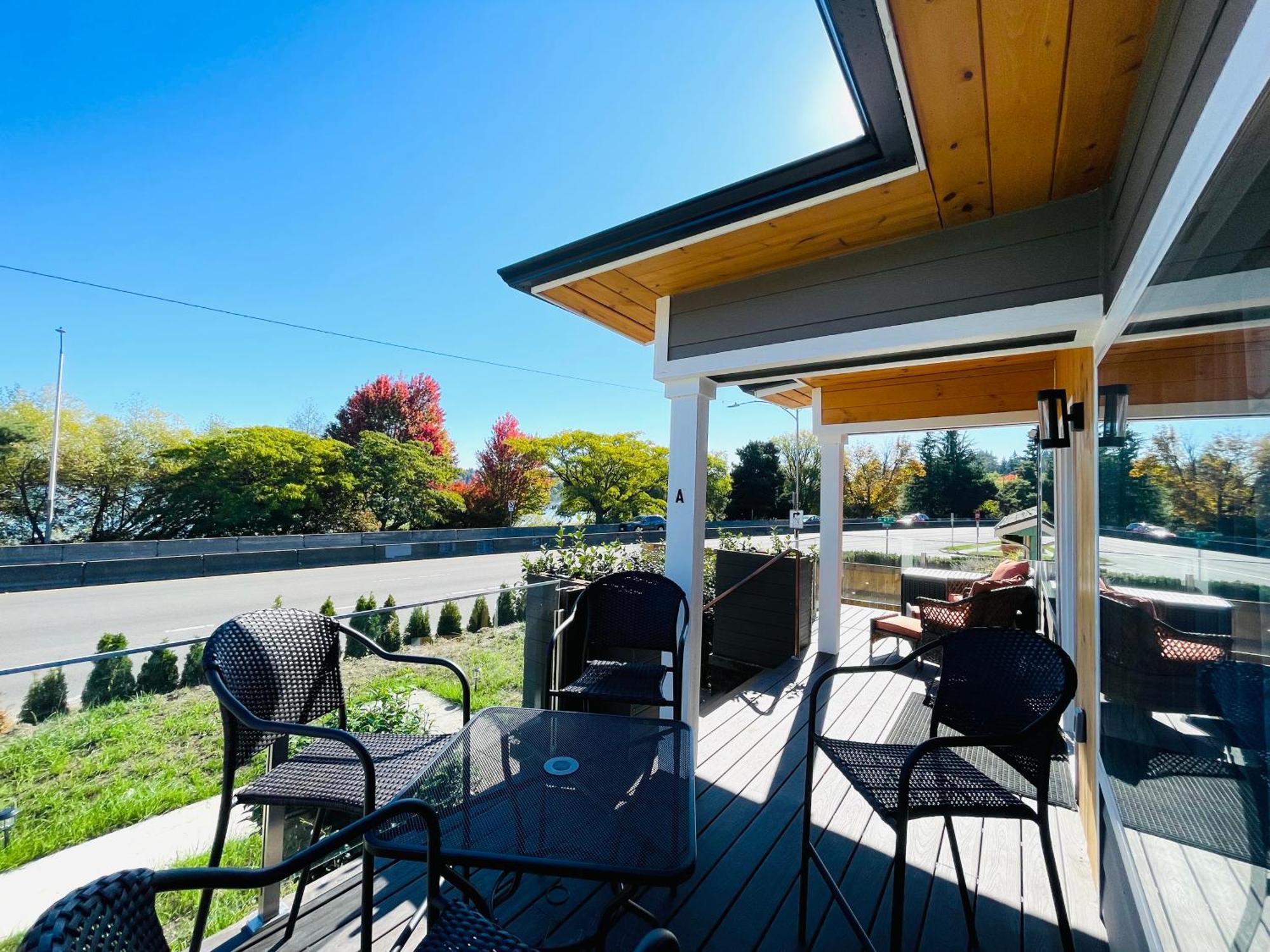 Green Lake 1St Line Home A With Central Air Conditioners Seattle Exterior photo